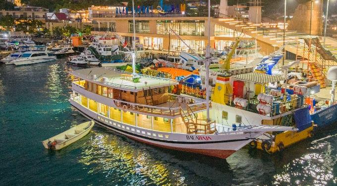 Private chartered boat